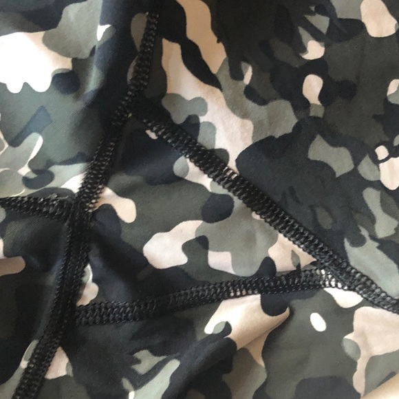 Sweaty Betty Green Elephant Camo 78 